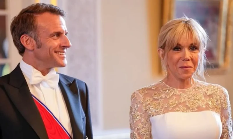 Sosok Presiden Prancis Emmanuel Macron dan istrinya Brigitte Macron (Foto: IG/@brigittemacron__).