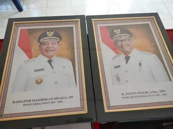 Foto Bupati Dan Wakil Bupati Simalungun Yang Diduga Diperjualbelikan