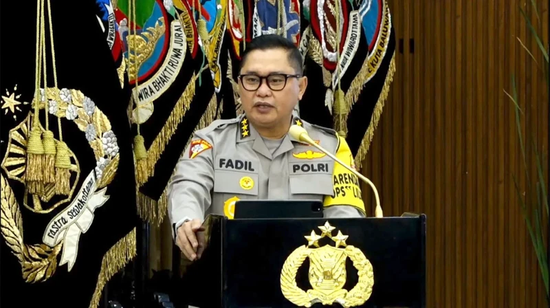 Asisten Utama Bidang Operasi Kapolri, Komisaris Jenderal Polisi Fadil Imran paparkan rilis akhir tahun Polri (Foto: dok. Humas Polri).