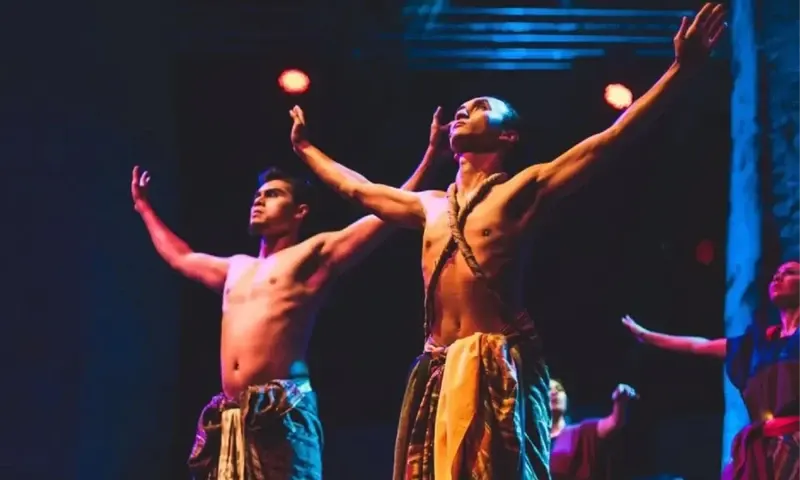 Salah satu pertunjukkan di Djakarta International Theater Platform (DITP) 2025 berjudul Plunge oleh Teater Tetas Jakarta. (Foto: IG/@d_teaterplatform)