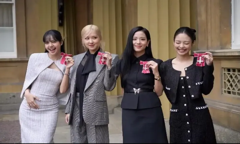 BLACKPINK mendapat penghargaan Most Excellent Order of the British Empire (MBE) dari Kerajaan Inggris pada Selasa (21/11/2023). (Foto: X/@RoyalFamily)