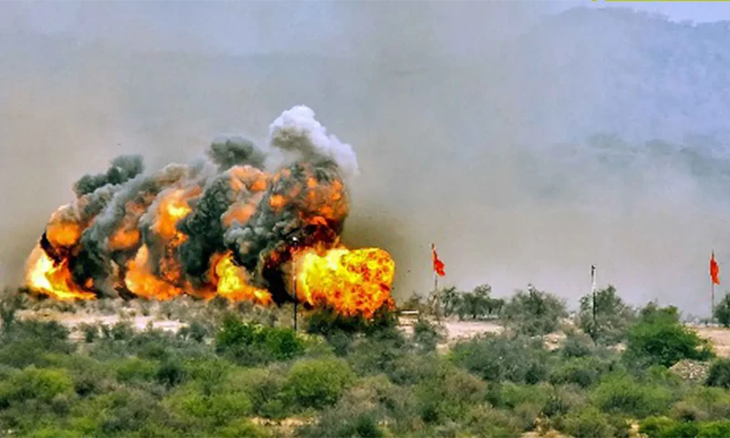 Situasi India-Pakistan terus memanas, berdampak pada aktivitas ekonomi global termasuk Indonesia. (Foto: Dok. AFP)