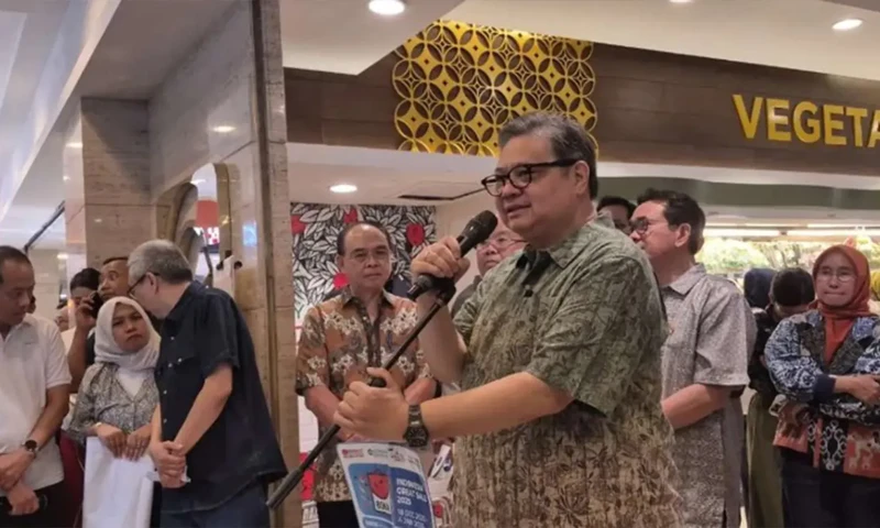 Menko Perekonomian Airlangga Hartarto tegaskan UMP 2026 dirancang matang dengan formula baru. (Foto: Dok. Kontan)