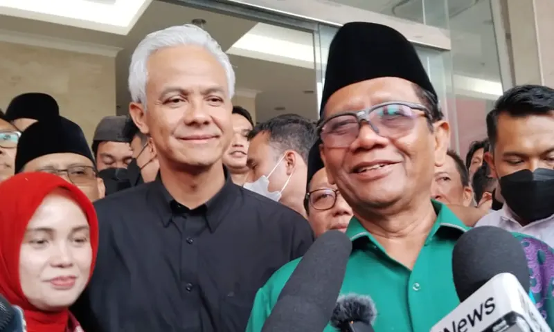 Pasangan Capres dan Cawapres, Ganjar Pranowo dan Mahfud Md saat menjawab pertanyaan awak media di Kantor DPP PDIP, Menteng, Jakara Pusat, Rabu (18/10/2023). (Foto: PARBOABOA/Hari Setiawan)