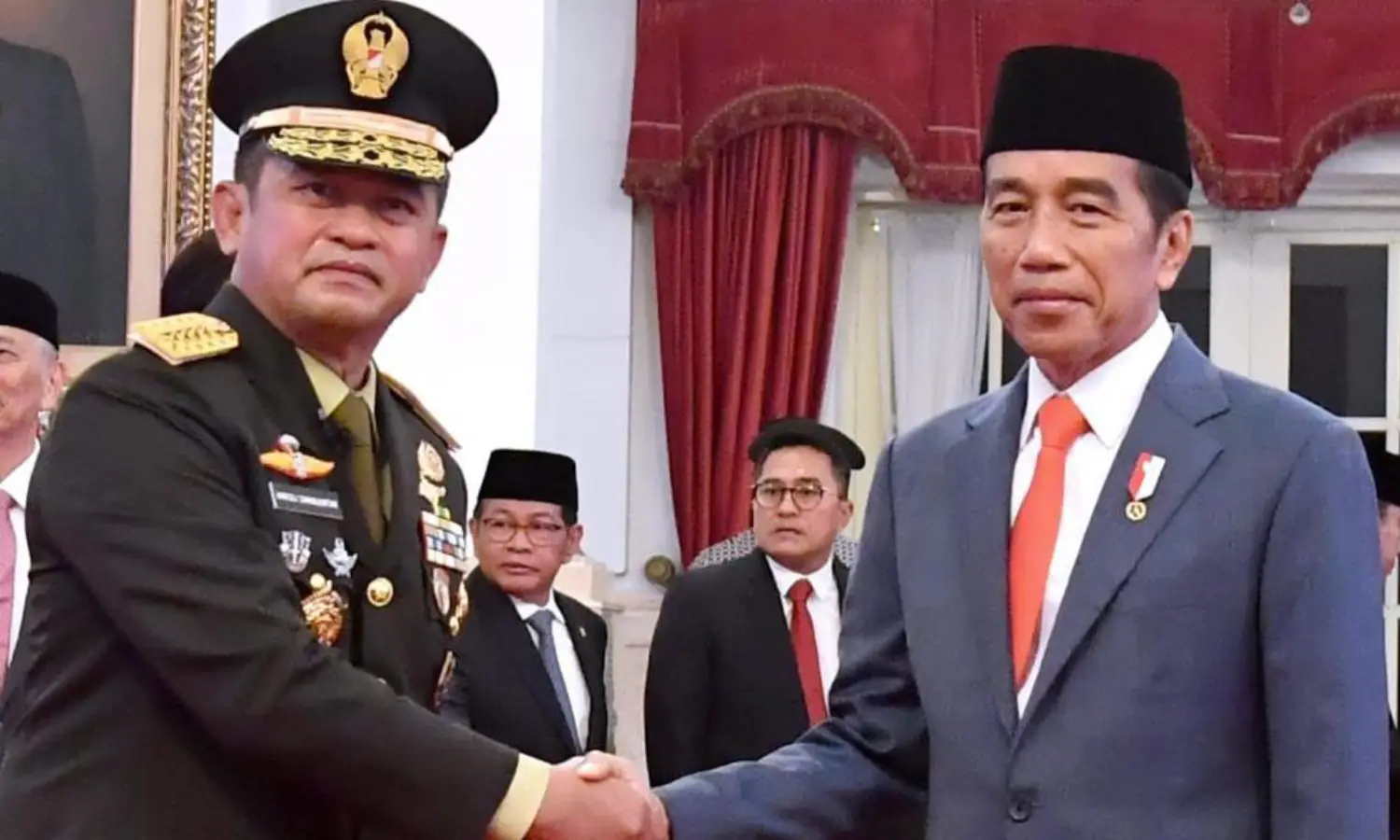 Maruli Simanjuntak resmi dilantik sebagai Kepala Staf Angkatan Darat (KSAD) oleh Presiden Jokowi pada Rabu (29/11/2023). (Foto: X/ @jokowi)