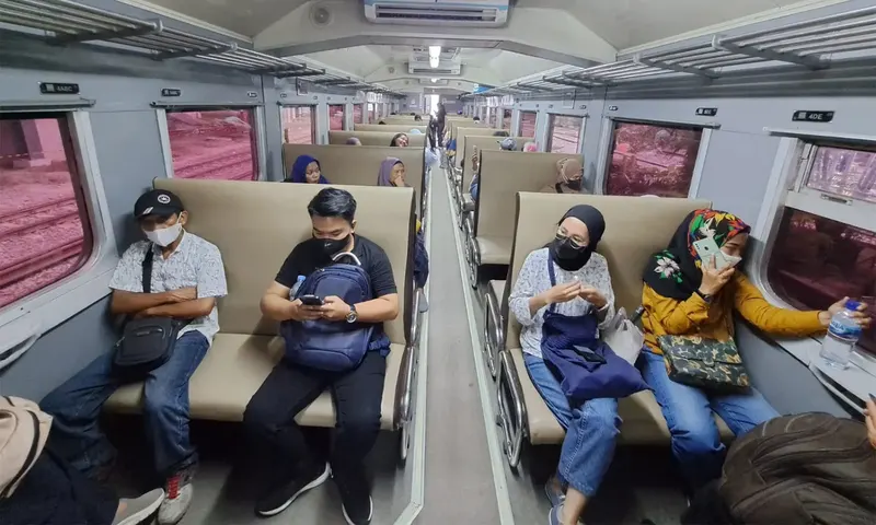 PT KAI Divre I SU masih menyediakan 60 persen tiket kereta api jarak jauh. Saat ini destinasi favorit para penumpang kebanyakan tujuan Tanjung Balai, di mana penjualanan tiket sudah mencapai 30.610 kursi (Foto : Parboaboa/Isnaini Kharisma)