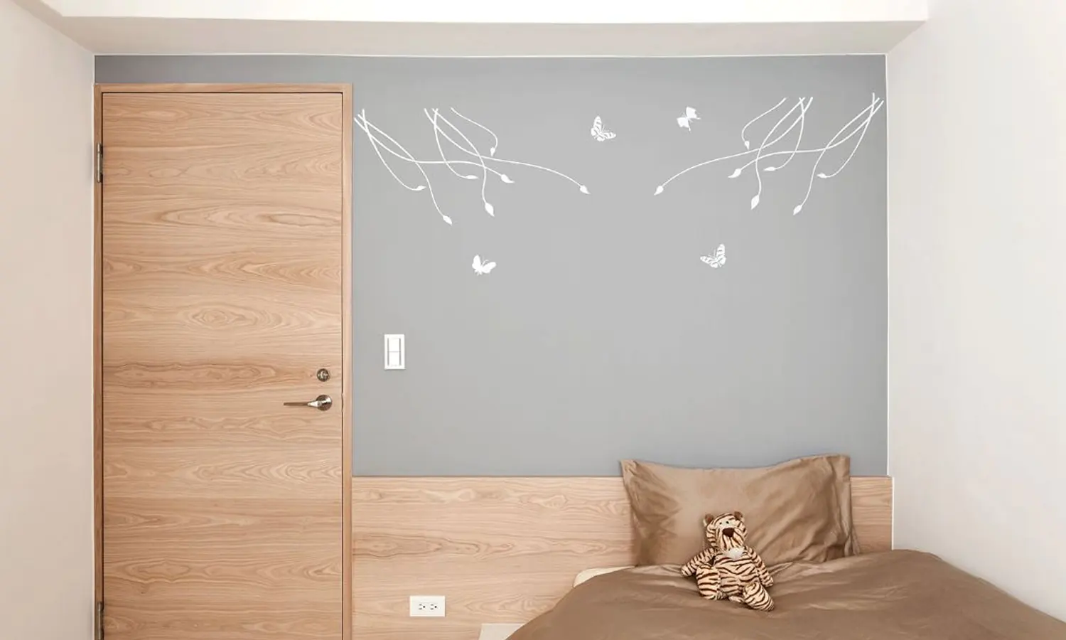 Inspirasi model pintu kamar unik, foto: efratainterior.com