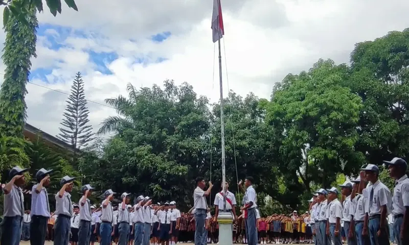 Sejumlah siswa SMA sedang melakukan apel membuka tahun ajaran baru (Foto: Instagram/@seminaribsb)