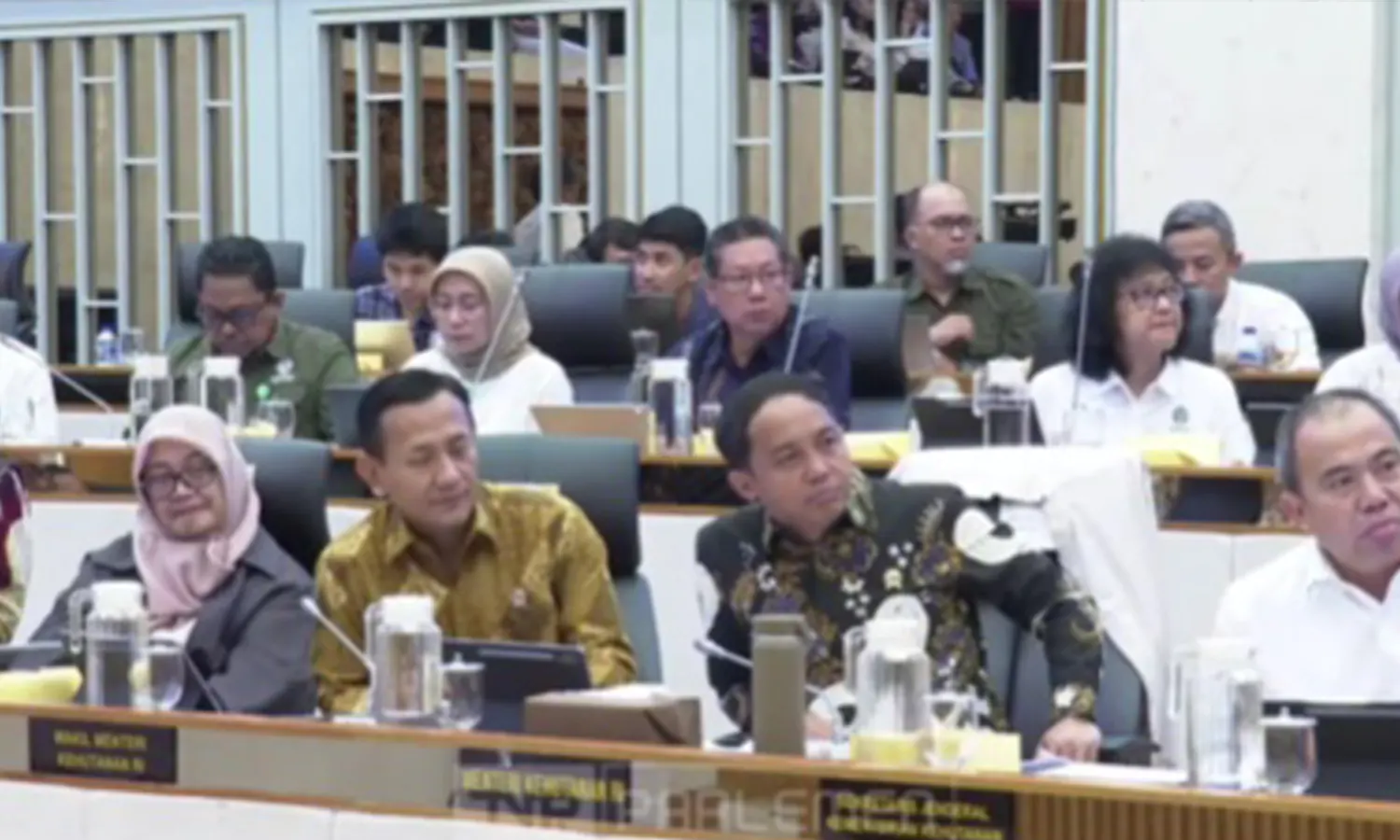 Situasi rapat kerja Komisi IV DPR RI dengan Menteri Kehutanan pada Kamis (4/12/2025) (Foto: Tangkapan Layar Youtube TVR Parlemen)