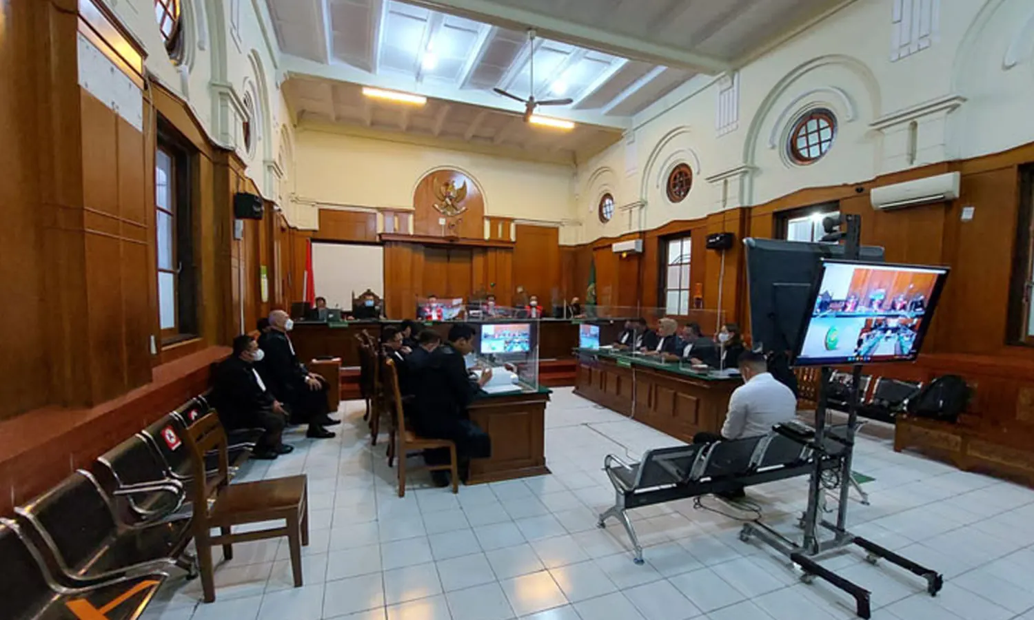 Tiga anggota Polri terdakwa Tragedi Kanjuruhan dituntut tiga tahun penjara. Mereka dinilai lalai dan alpa hingga tindakannya dinilai menghilangkan nyawa orang lain. (Foto: Dok. Kejati Jatim)