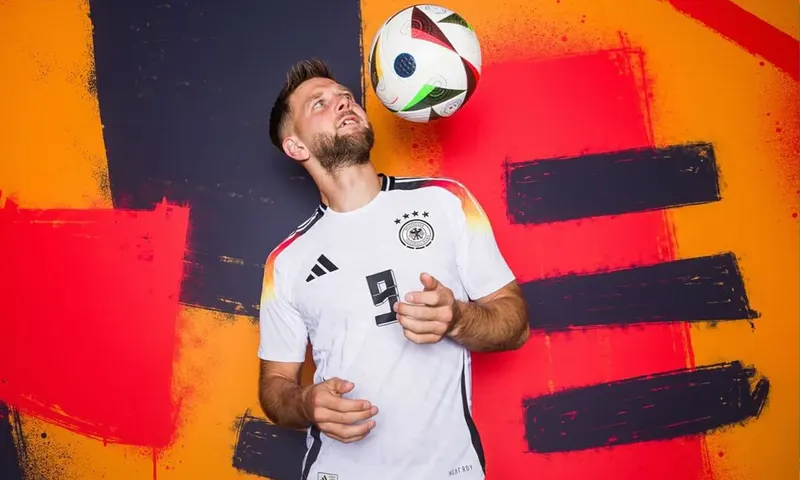 West Ham United semakin dekat untuk meresmikan perekrutan striker Borussia Dortmund, Niclas Füllkrug, dan gelandang Real Betis, Guido Rodríguez. Kedua pemain tersebut dijadwalkan menjalani tes medis dalam beberapa hari mendatang sebagai langkah terakhir s