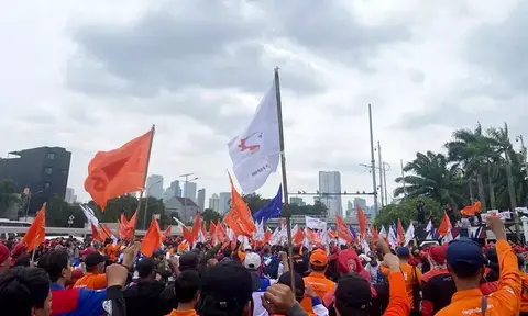 Ribuan Massa Buruh Gelar Unjuk Rasa Kecam DPR RI terkait Pengesahan Perppu Cipta Kerja