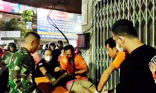 Kabel Listrik dari Papan Reklame Tewaskan Pedagang Asongan di Medan