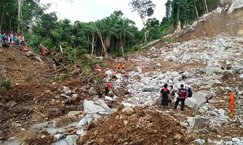 Longsor di Simalungun Putuskan Saluran Air Bersih, Warga Durian Banggal Terpaksa Tampung Air Hujan