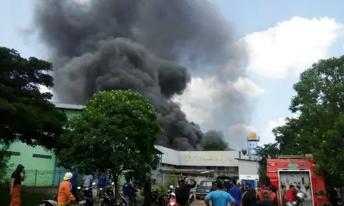 Kebakaran Pabrik Kimia di Cilincing, 19 Mobil Pemadam Dikerahkan