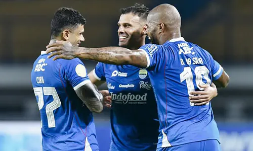 Persib Tak Terbendung, Kemenangan 2-0 atas Malut United Pertegas Dominasi di Liga 1
