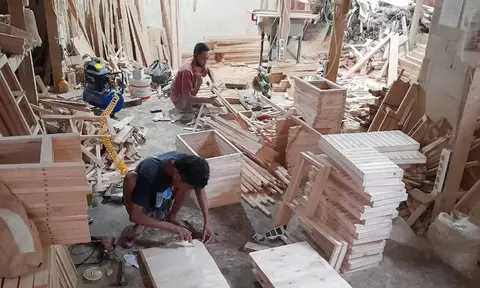 Kisah Alpin Arapli, Pemuda Jasinga yang Manfaatkan Limbah Kayu Bekas Jadi Omzet Puluhan Juta